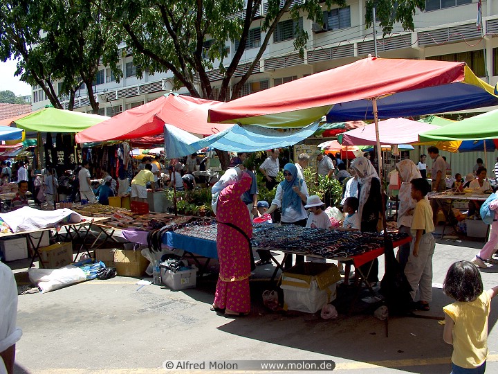 03 Sunday market scene